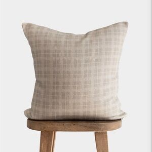 Woven Nook Window Squares in Taupe 22”x22”